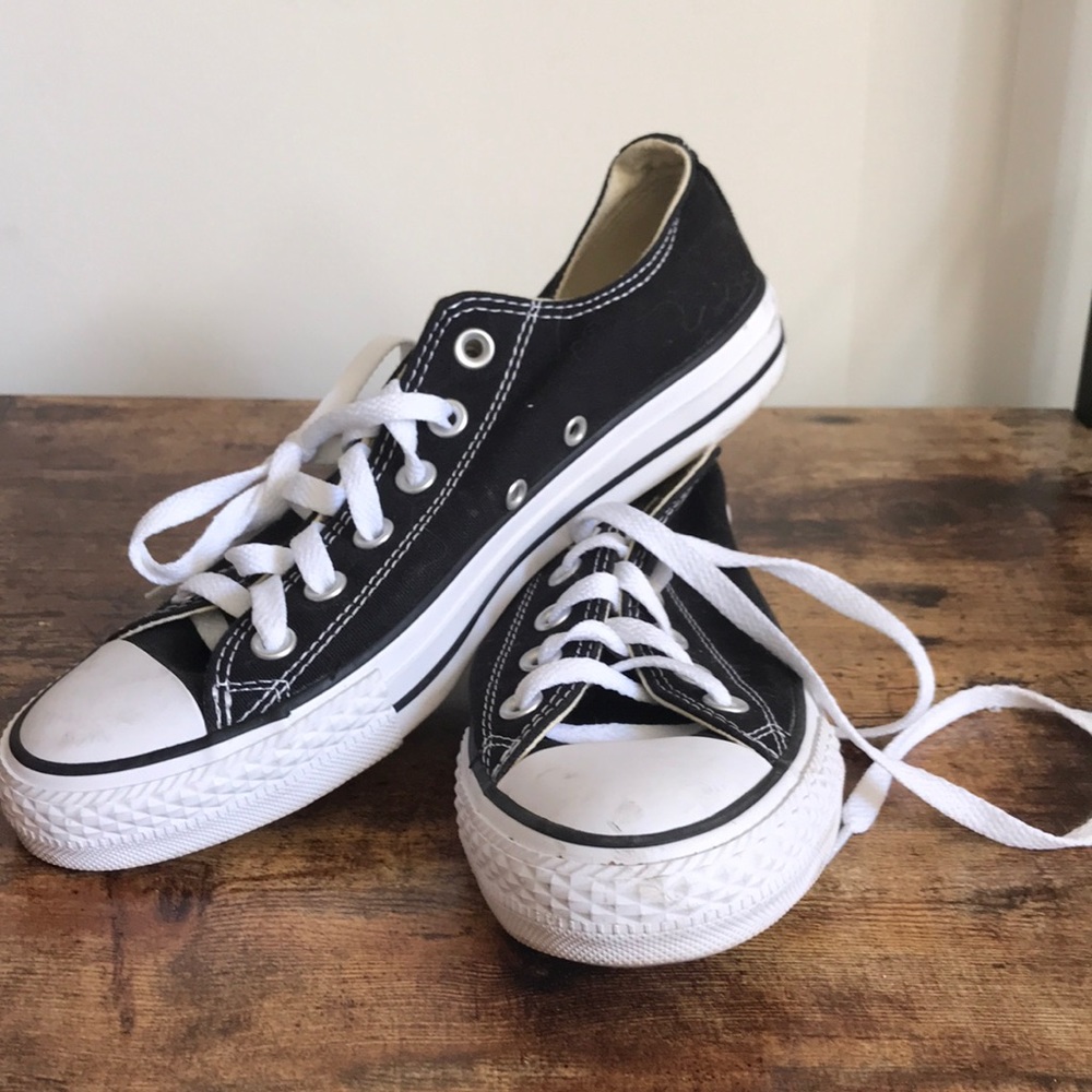 Black converse all star low tops